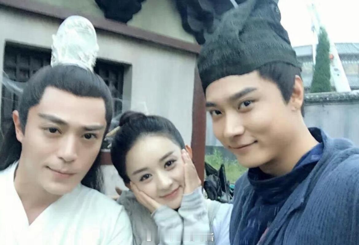 你醒啦！现在是2014年，即将开播花千骨！！来看看主演们的花絮照 ​​​
