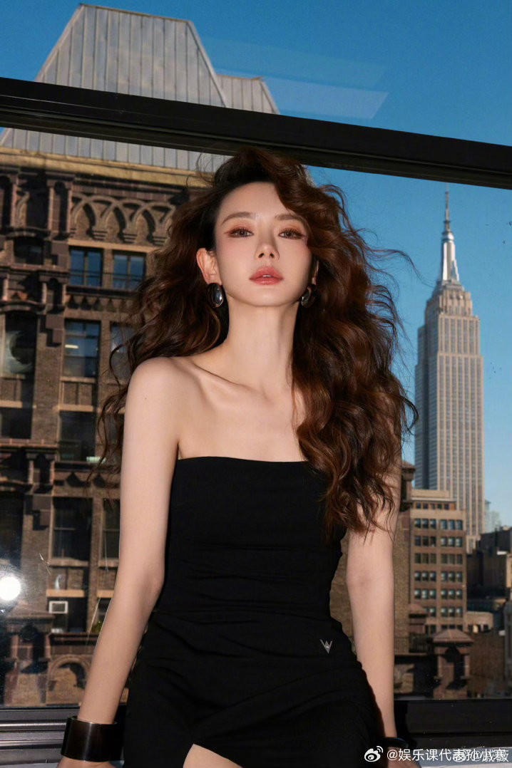 戚薇完美诠释爱人也爱己大侦探十周年生日快乐🎂戚薇留言也太好哭了既能在案发现场玩