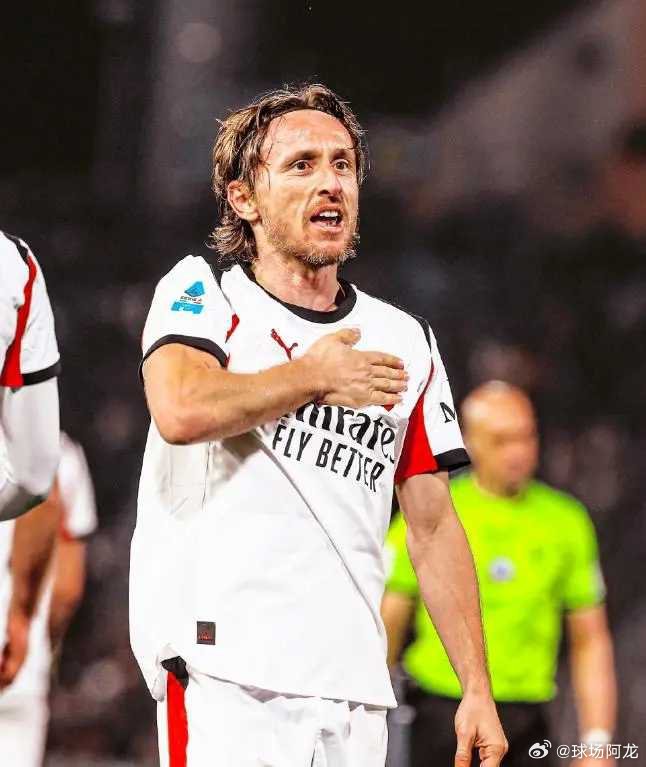 已经两轮不胜的AC米兰，本周末迎来了意甲第27轮的考验，奔赴客场挑战克雷莫内塞，