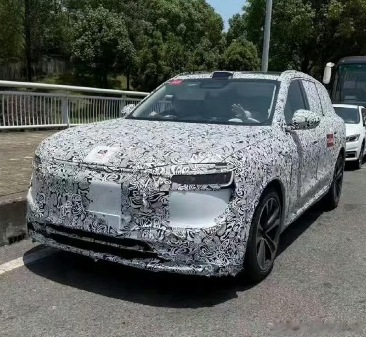 问界M7，看起来更像小M9。 ​​​