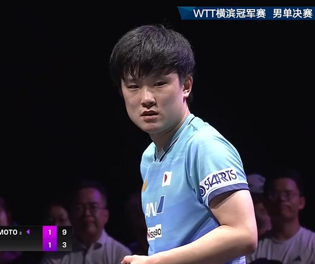【张本智和打出状态，11-4速胜第三局】张本智和11‑4拿下第三局，大比分2‑1