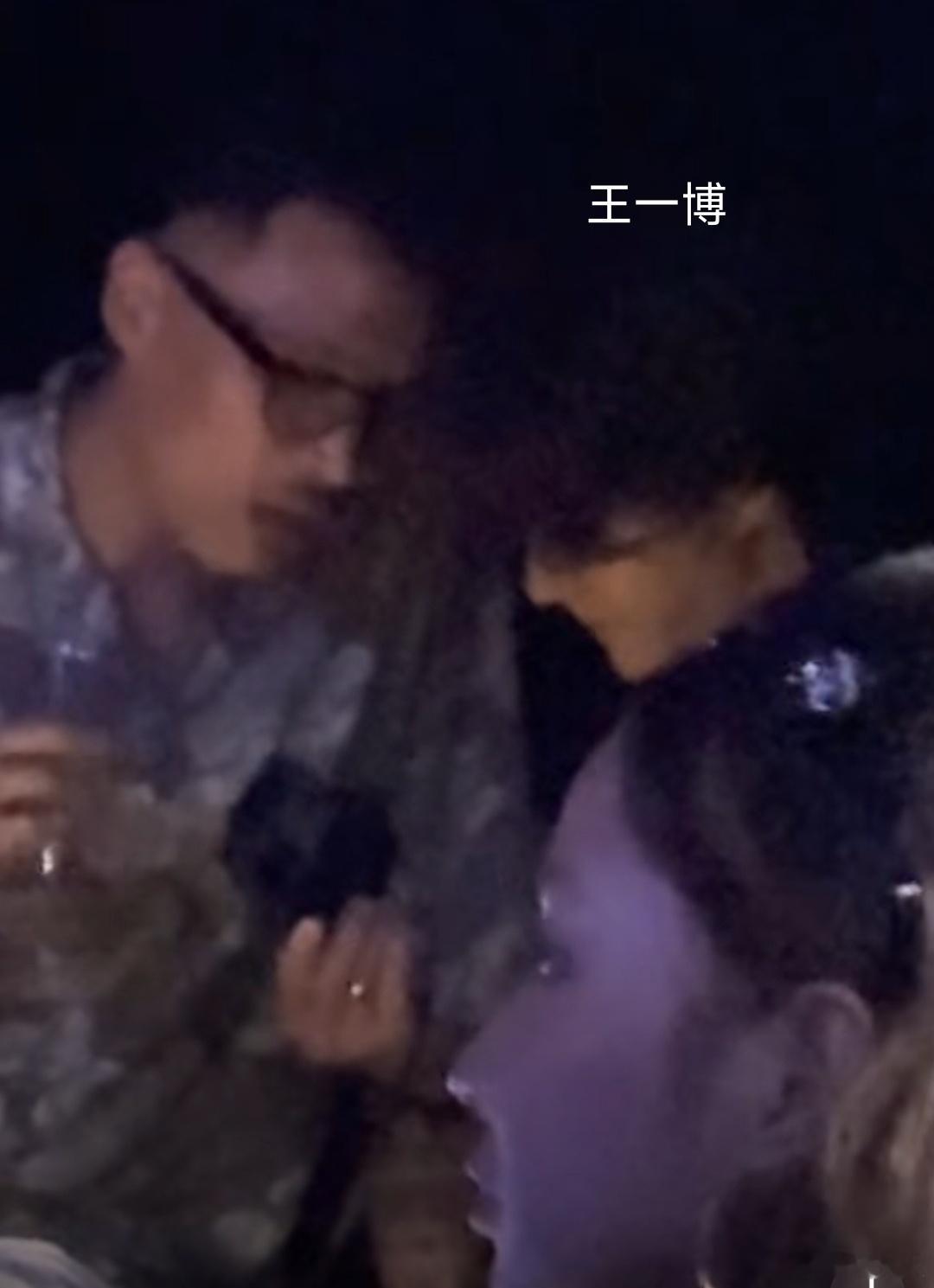 博君一肖[超话] 王啵无名指的戒指黑暗中都闪闪发亮[doge]  “地球球草名草