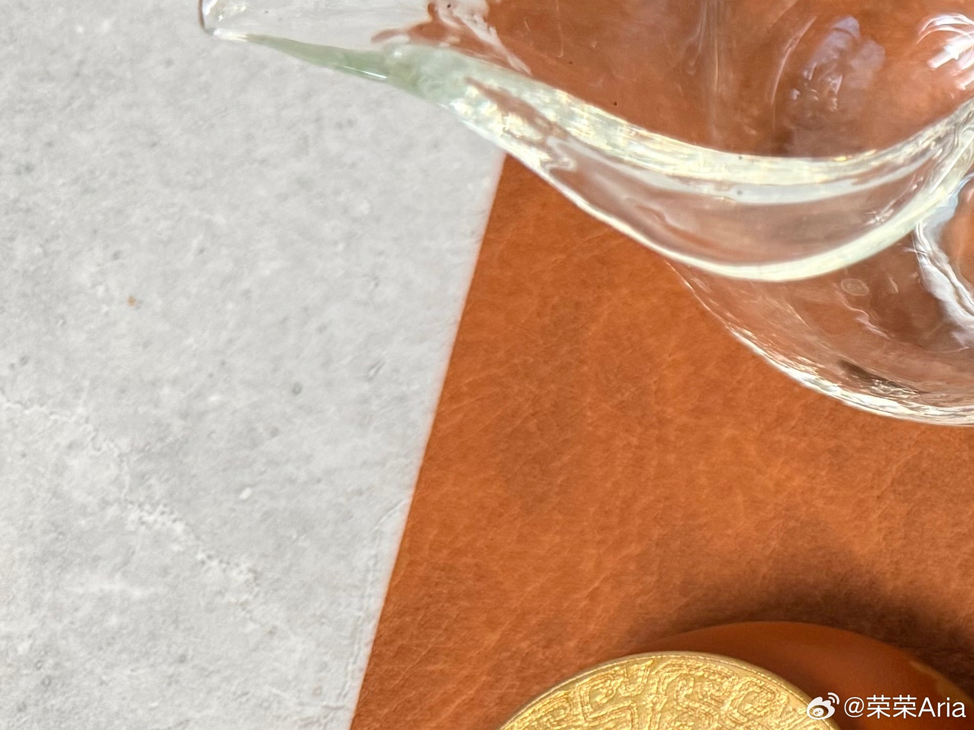 世界很大，善良很小，但刚刚好。 