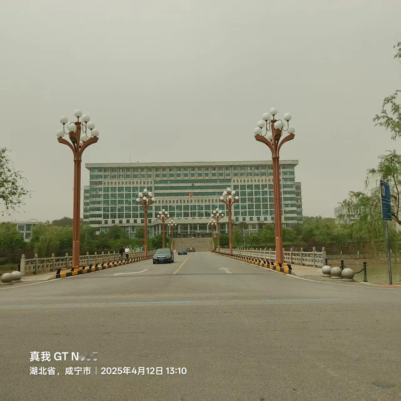 湖北南大门咸宁市欢迎你

作为湖北省辖地级市，素有“湖北南大门”之称的千年古城，