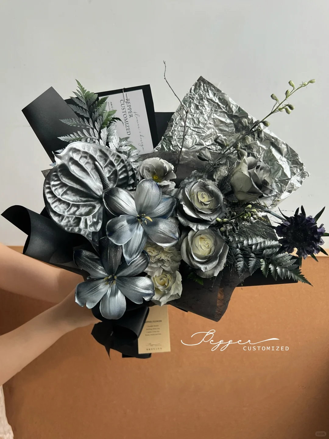酷花配酷盖!🆒银黑色七夕花束｜南京花店