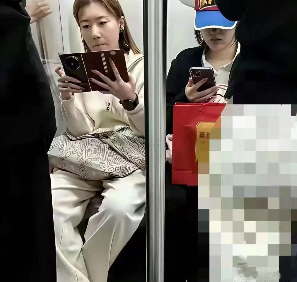 小姐姐这富炫得……我居然无法反驳！ 