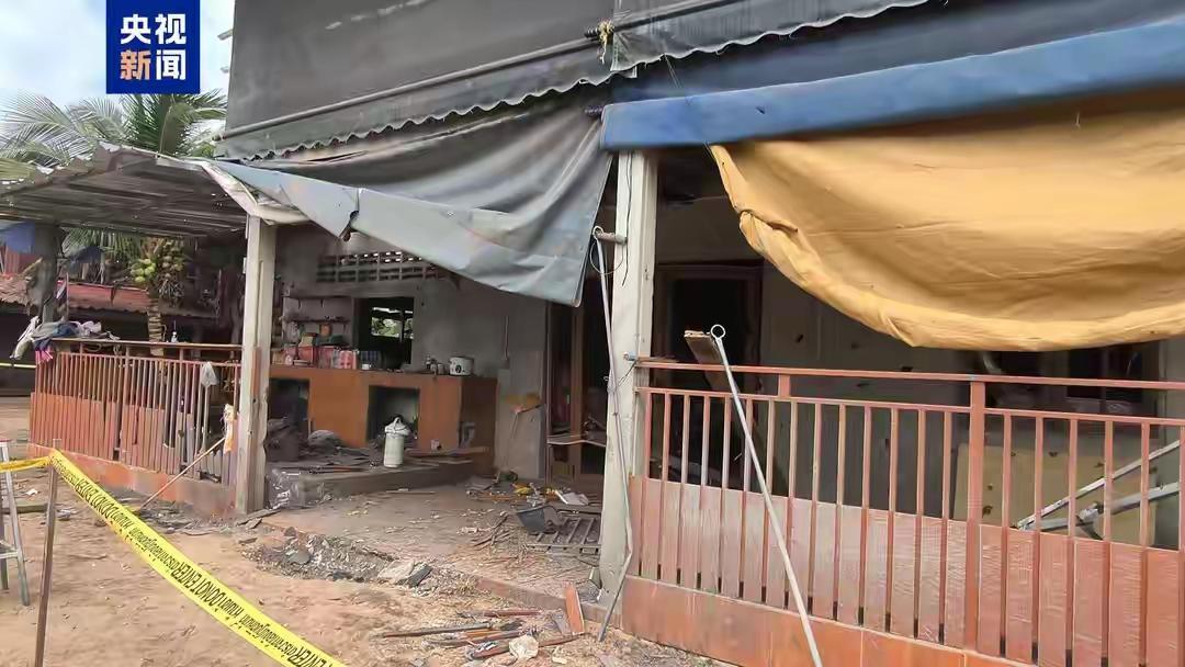 炮声中的边境：50万人的逃亡与和平渴望
 
泰柬边境的炮火，打破了两个月前和平声