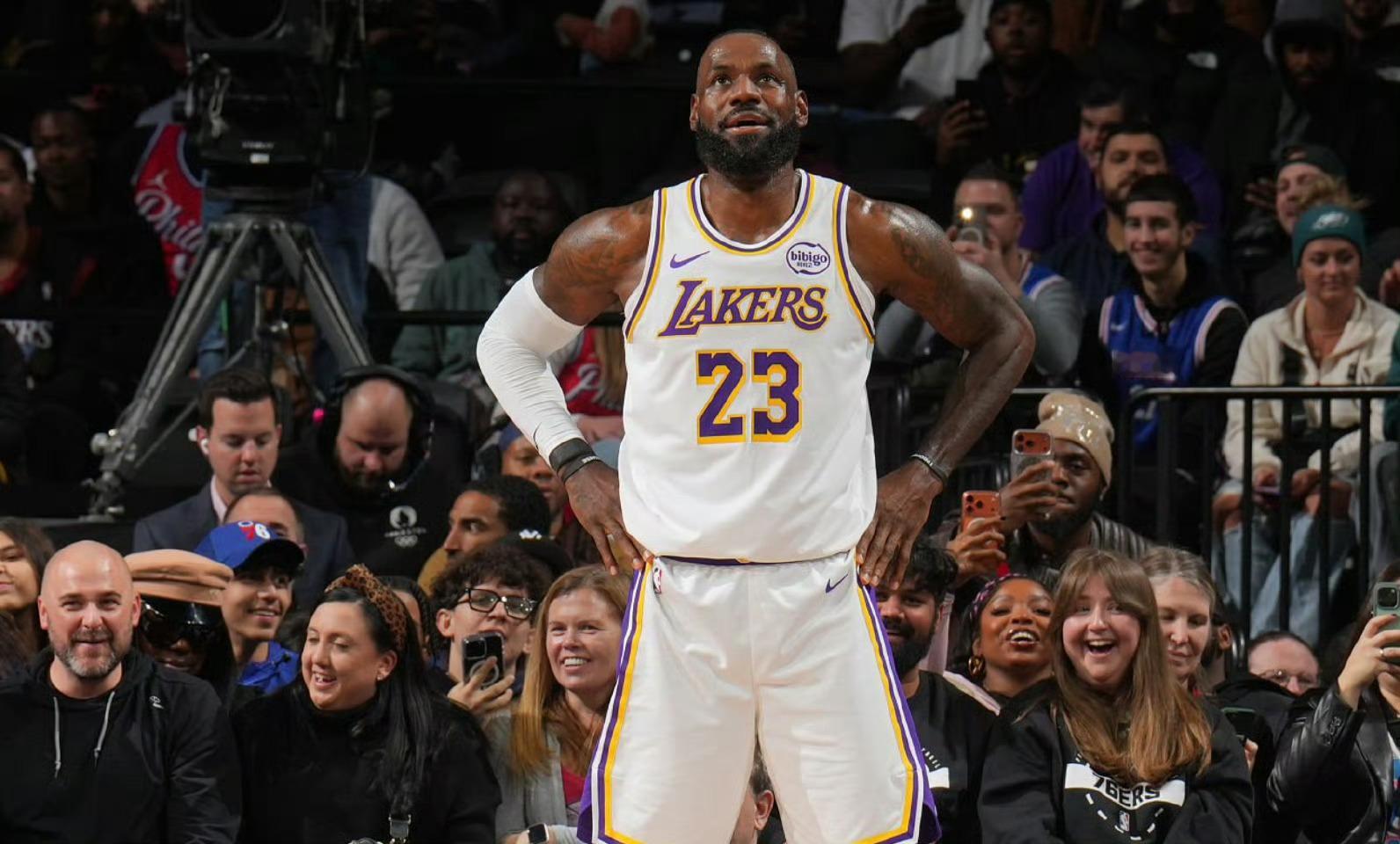 全场比赛结束，湖人112-108战胜76人！詹姆斯状态拉满！东契奇拿下32分15