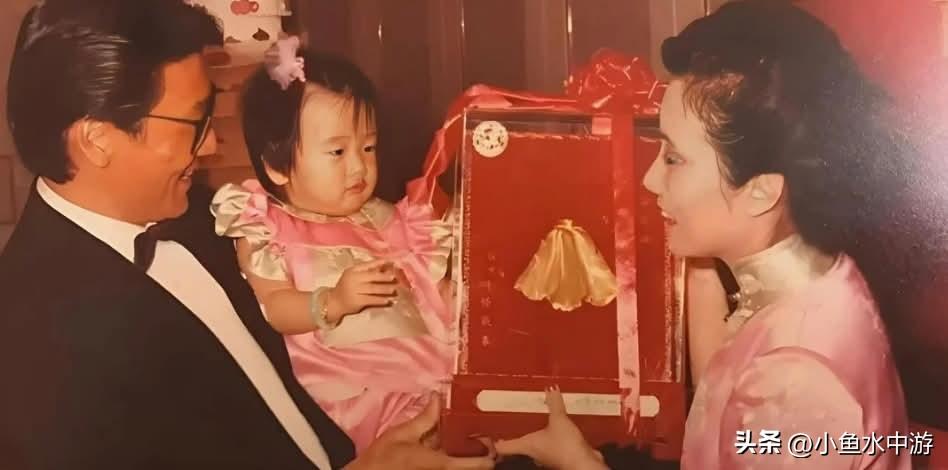 四十多年前珍贵旧闻：谢婷婷周岁办上契仪式，汪明荃出任契妈
1983年，谢贤与狄波