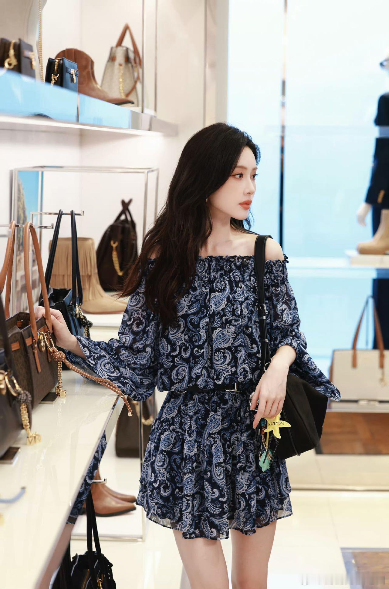 孟子义上海MK活动孟子义mk活动 孟子义碎花裙造型好吸睛！高挑身姿超有范儿，元气