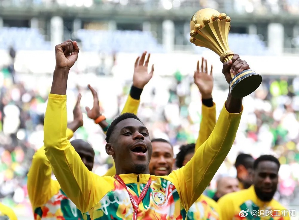 “奖杯或许可以被法律文件收回，但在球员的心里，那是流汗换来的勋章。”当塞内加尔主