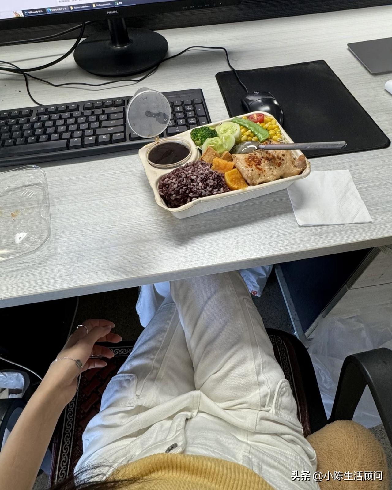 这么一大份“简餐”根本吃不完……