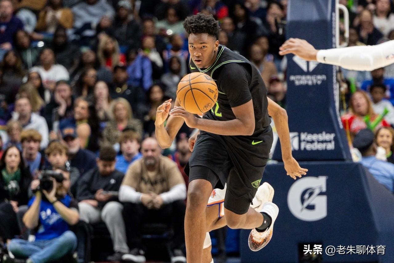“黑皮”约基奇唯一的弱点可能就是三分了！
奎因可能是本届新秀中最优秀的内线球员，