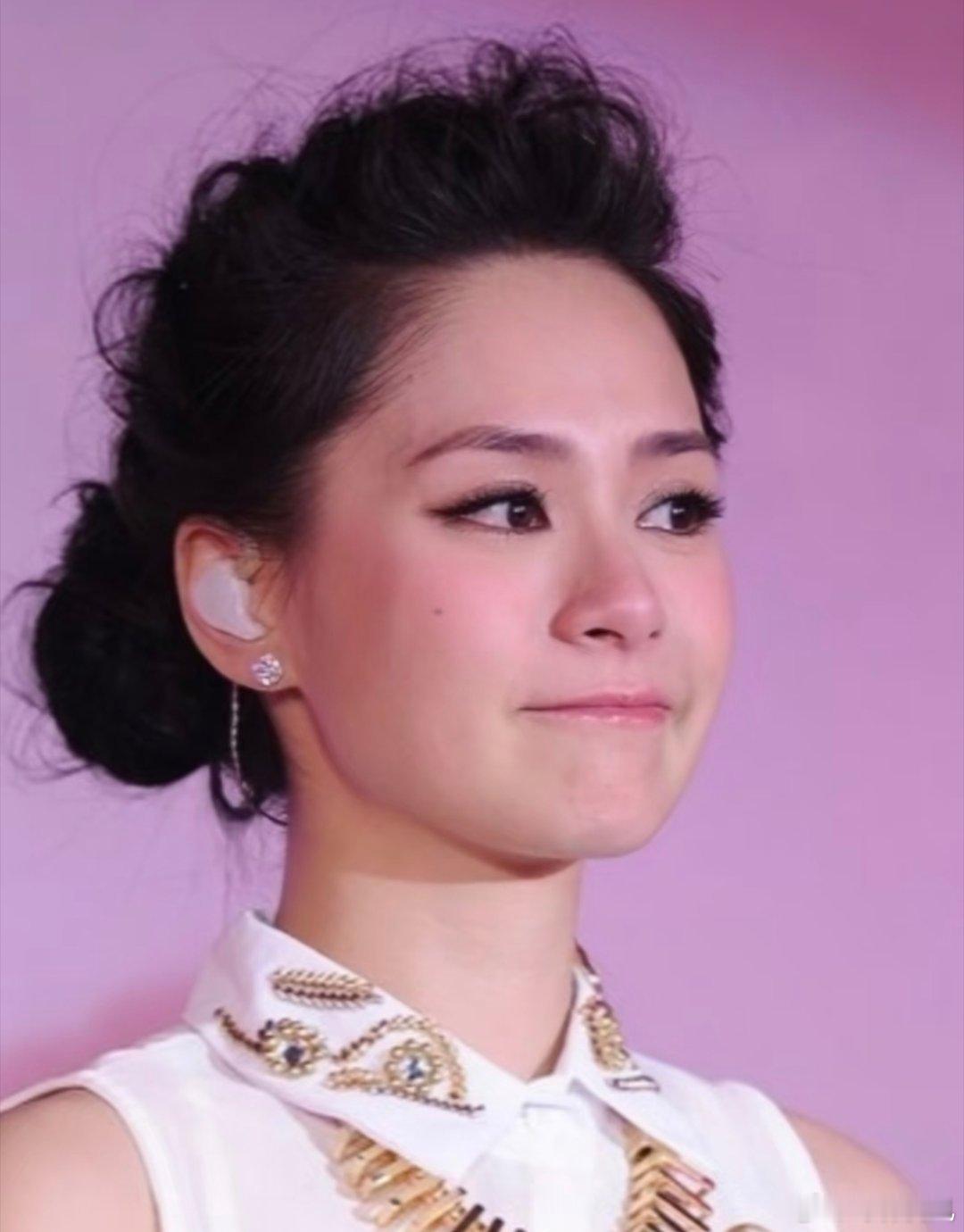 钟欣潼：梨花带雨前奏的样子好美！ 
