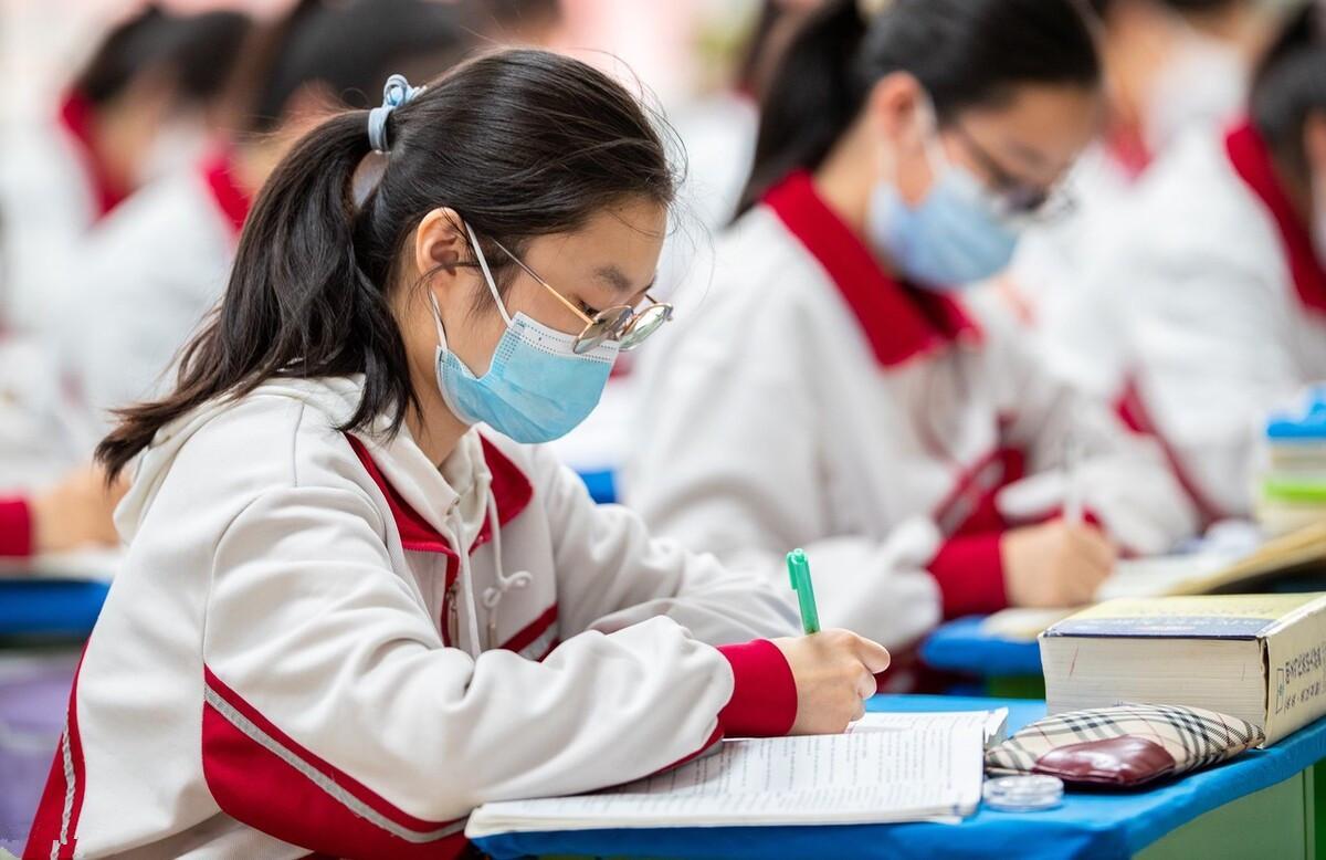 中国高考真的是地狱难度？老外答不出小学题，我们的考题有多坑？
法国、加拿大计算机