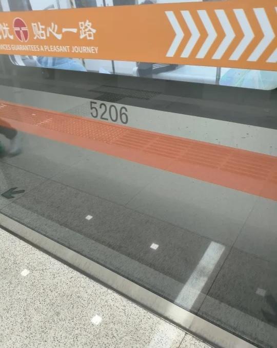 【天津地铁】这车号 可以的
情人节系列车号。地铁 轨道交通 天津轨道交通 天津地