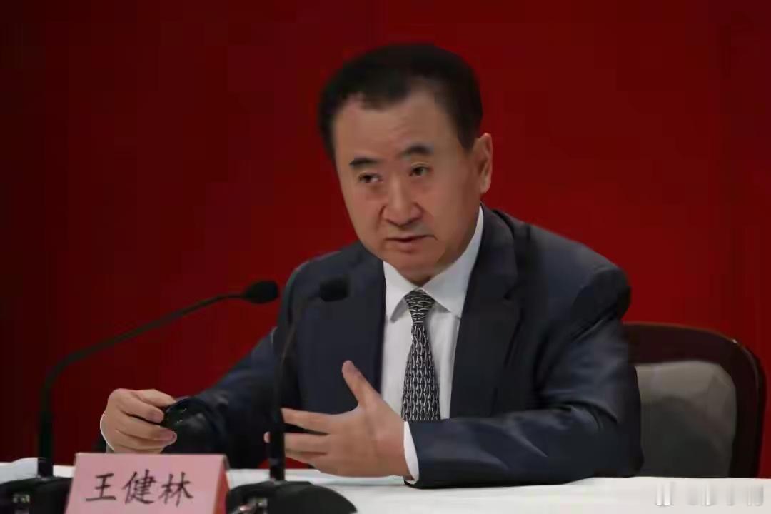 王健林被限制高消费当年喊着“先赚一个亿”的小目标，如今却因上亿债务被限高，真是人