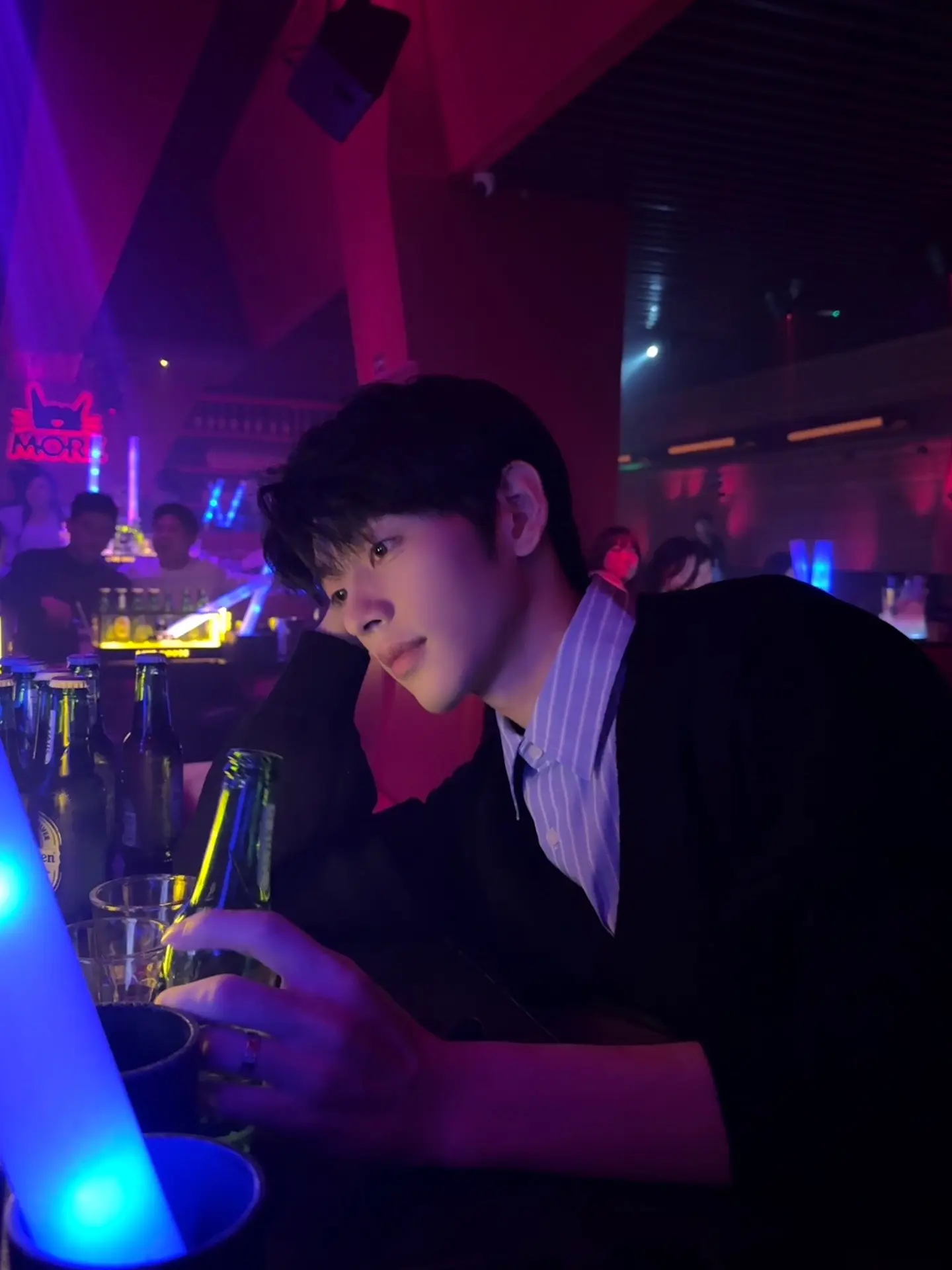 你应该找一个跟你同样真诚 同样心软。看见你受苦也会心疼的人