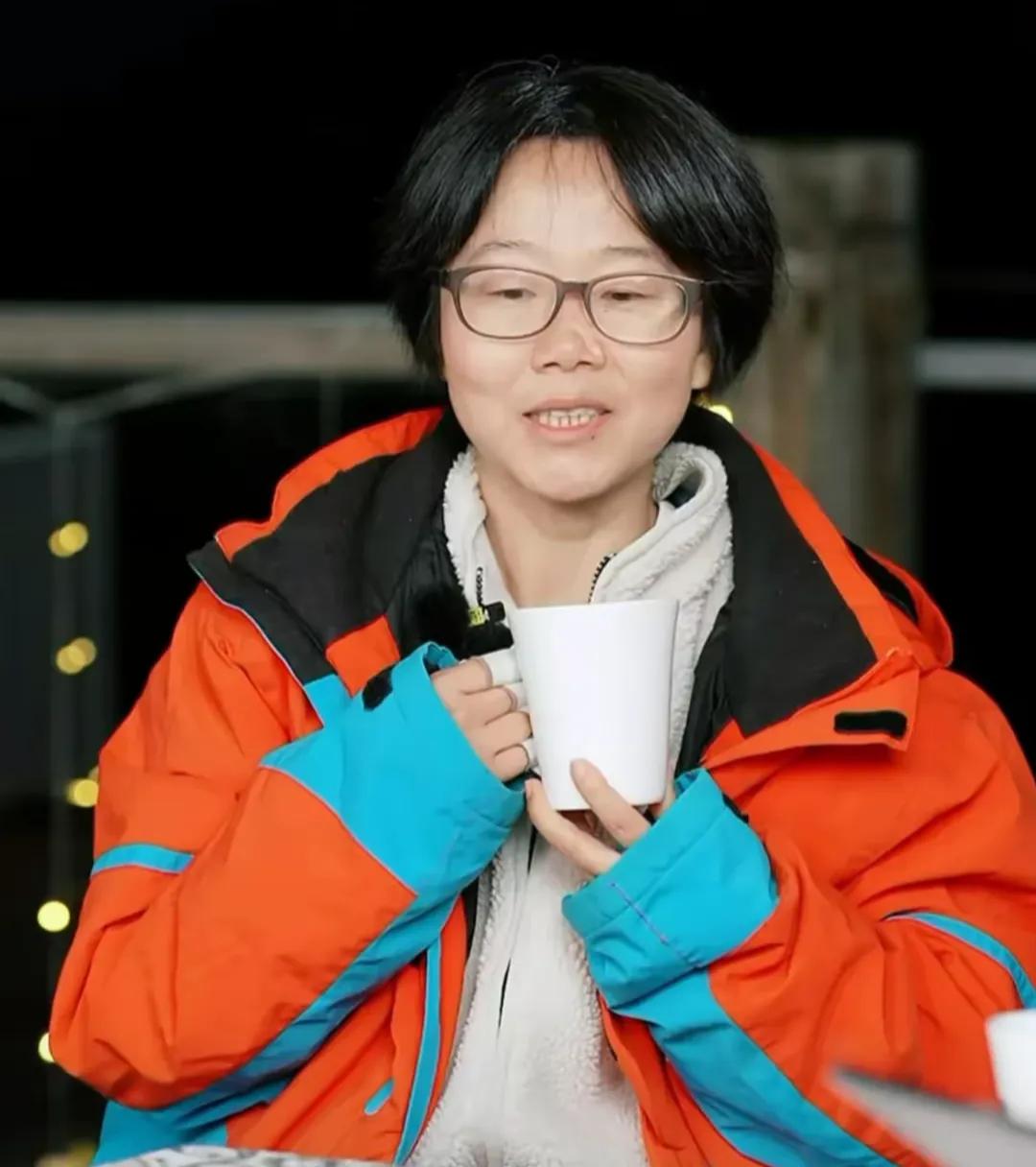 顶流和作家李娟的访谈全程尬聊，很难让人有继续听下去欲望，堪称有史以来最失败的访谈