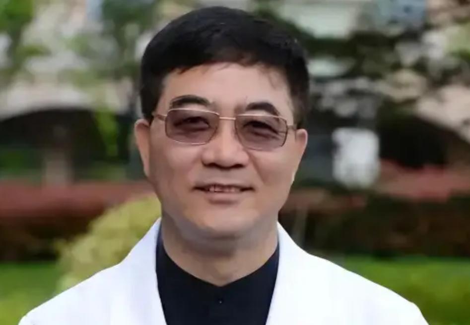 2016年，上海中山医院顶尖心内科主任葛均波，为一位19岁的少女做心脏手术时，竟