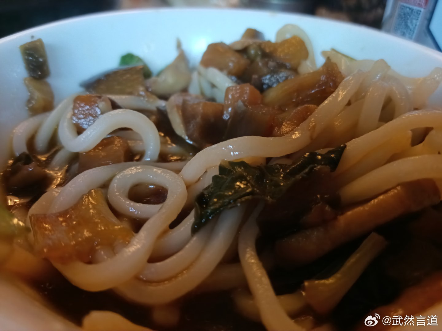 吃。舒坦。 