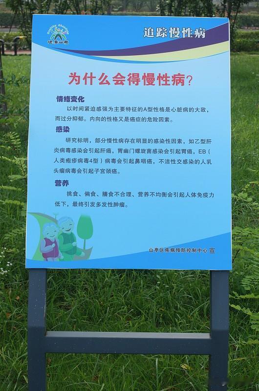 之前连续熬了三周大夜赶项目，连着一周凌晨两点才睡，某天突然心慌到要蹦出来，去医院