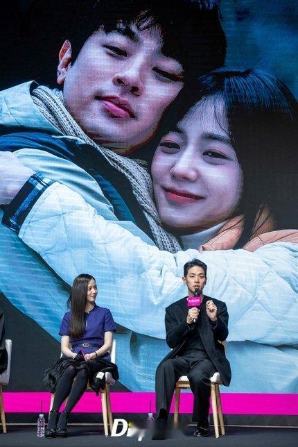和大屏幕里的一对比，男主真瘦了好多啊 