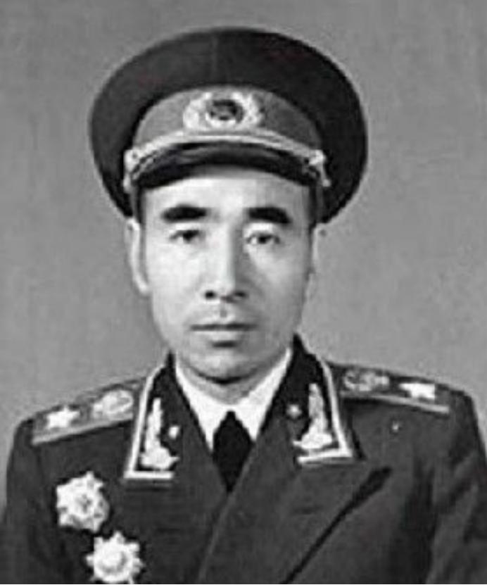 [微风]1948年锦州解放后，解放军抓住了正在处理财产的张作相，将其押到了军营里