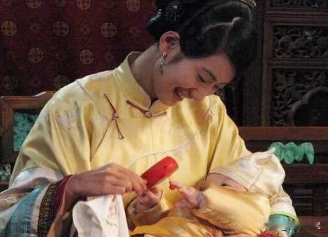1662年，郑成功的儿子，20岁的郑经与35岁乳母生下一子。38岁的郑成功气得急