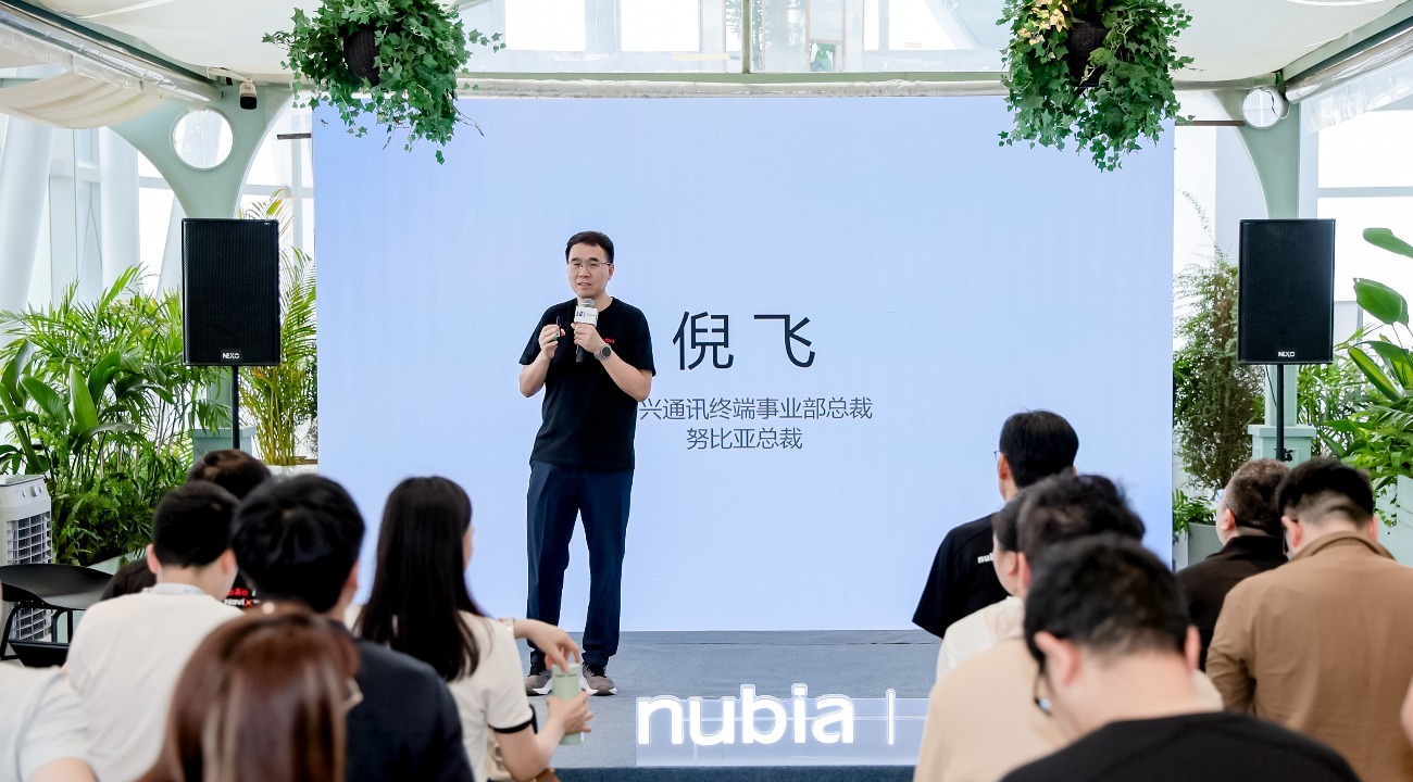 【努比亚总裁倪飞：未来不是人操作手机，而是手机替人办事】努比亚正式展示即将量产上