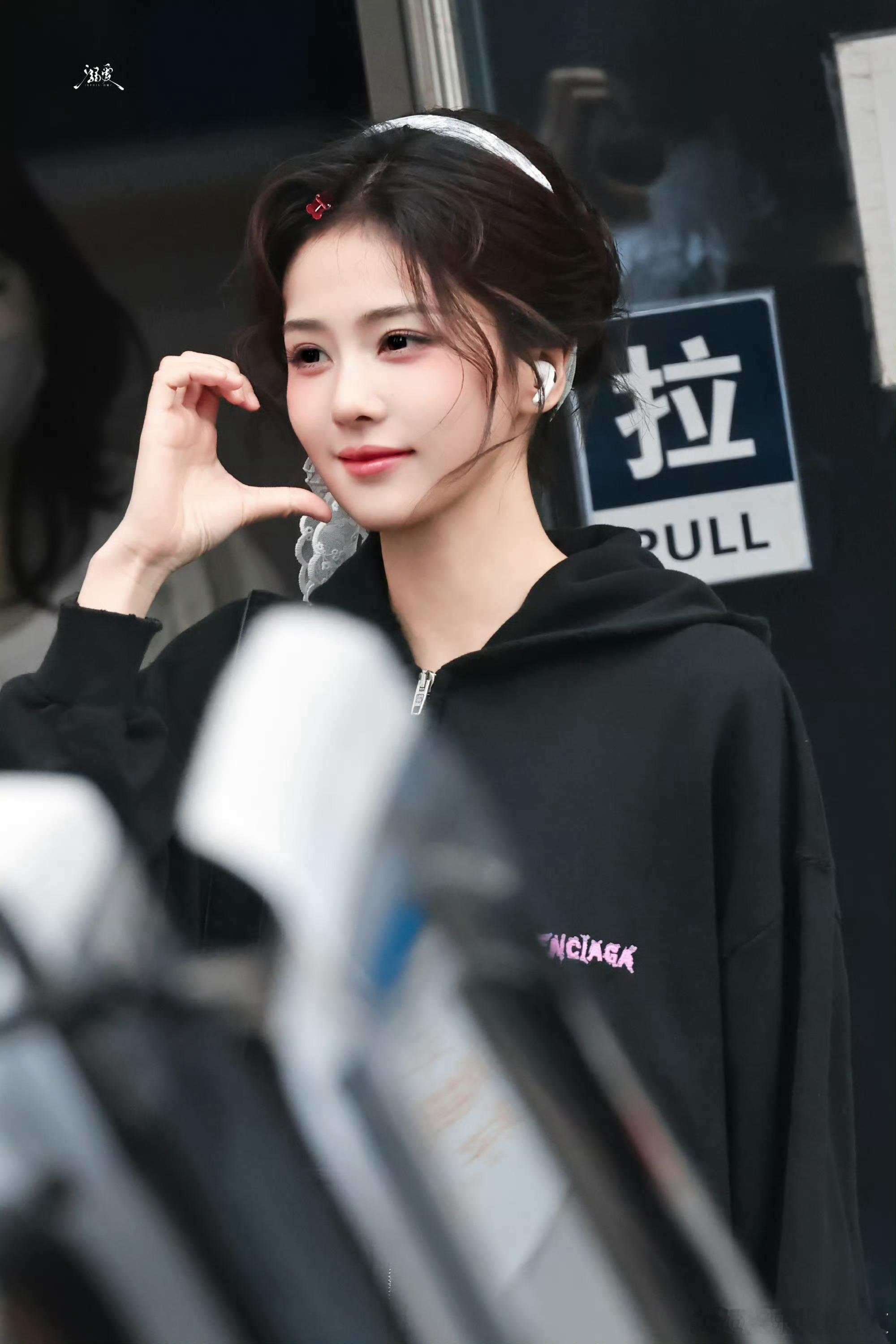 白鹿莫离好六上班路透白鹿莫离hi6录制路透白鹿也太美了！录制顺利！期待《莫离》叶