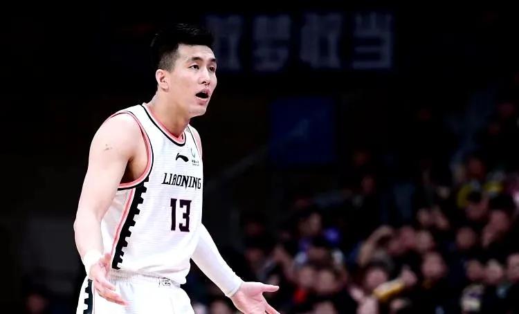 郭艾伦需要进行情绪管理和尊重他人，CBA裁判也需要进行变通！

郭艾伦因为在热身