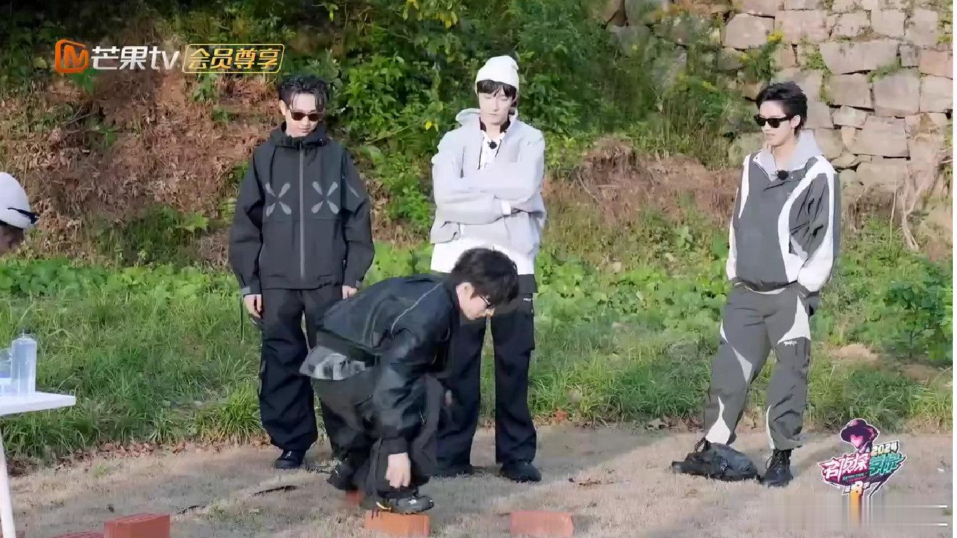 文韬搬砖跳了段breaking  名侦探学院迷雾灯塔 这才是玩游戏的高级方式！文