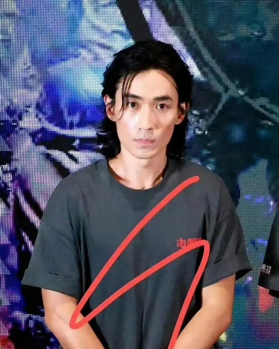 朱一龙为什么不能好好调整一下体态[疑问] ​​​