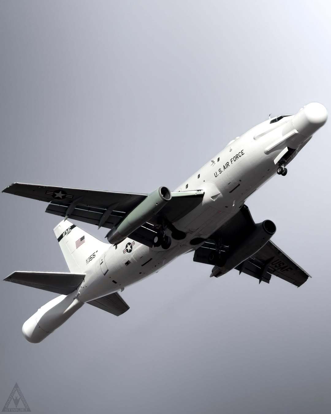 美载人绕月飞船返回地球为阿耳忒弥斯2号飞船溅落回收工作提供支持任务的美国空军NT