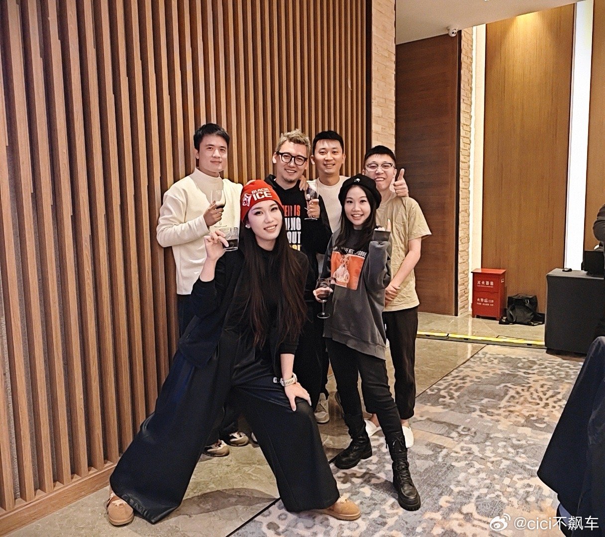 阿布扎比小分队，一起拿下了法拉利的过山车，拿下了亚斯码头的卡丁车，明天要拿下领克