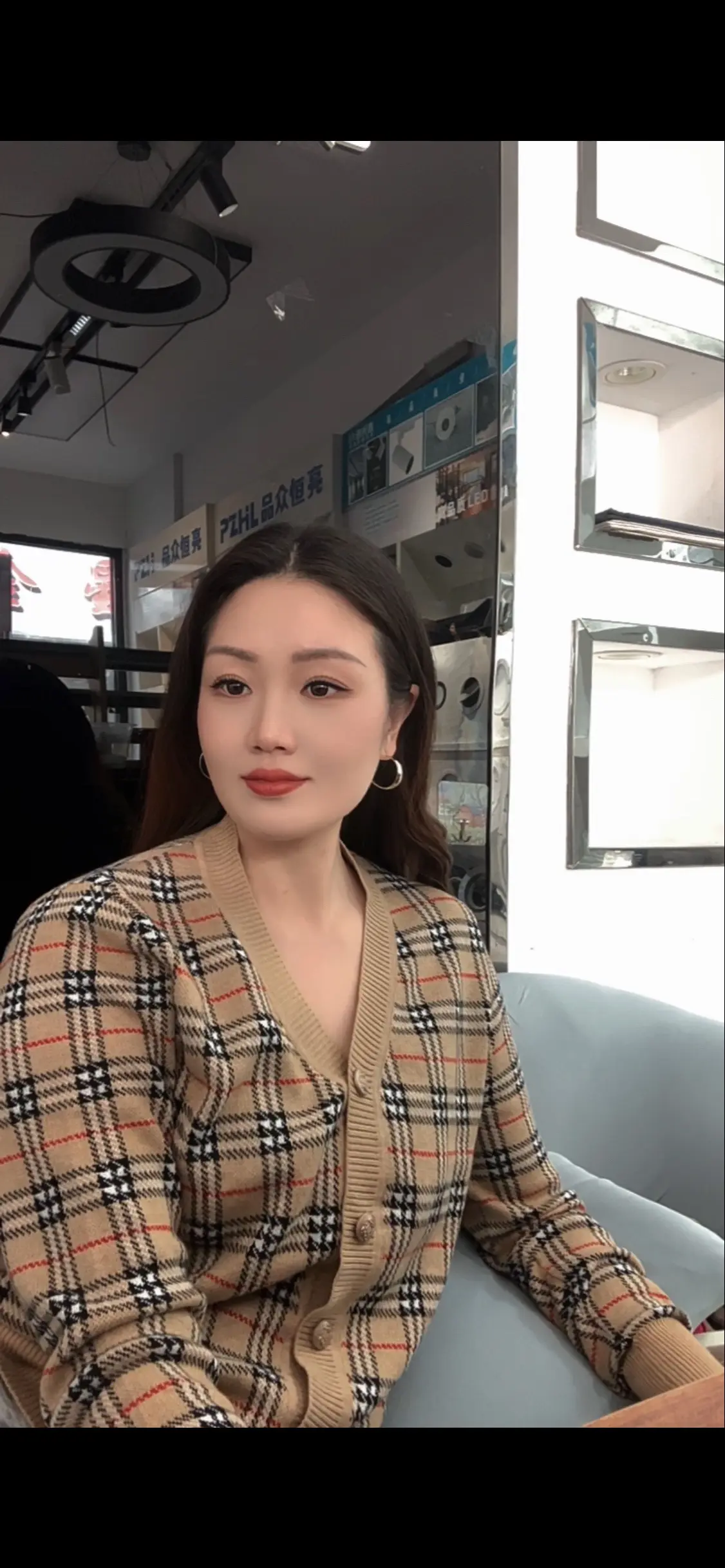 “时间磨去了无知，年纪磨去了任性。”