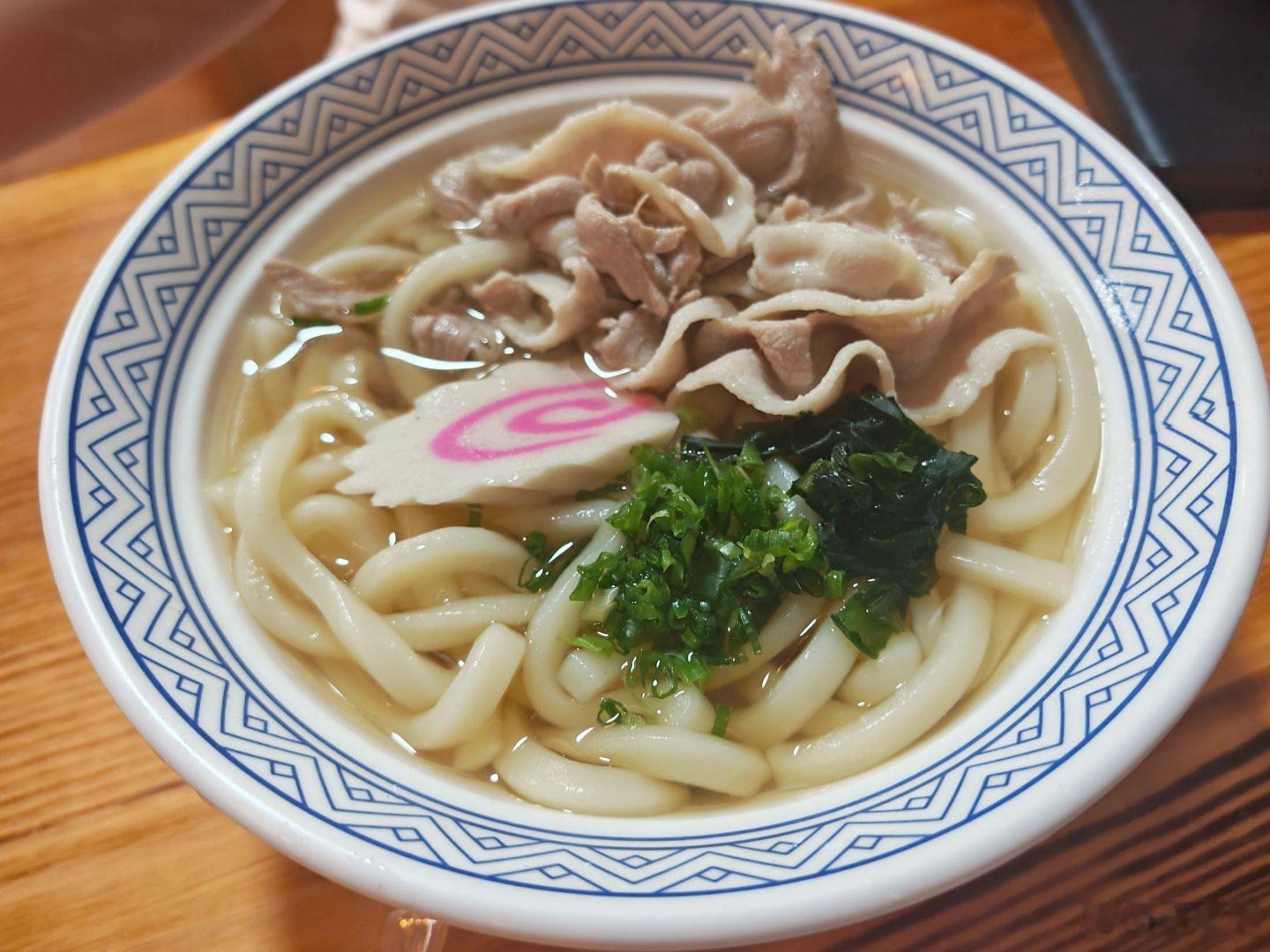 今天立秋，喝了秋天第一杯奶茶感觉好久没在香港喝这么便宜的奶茶了旧屋村价格，果然就