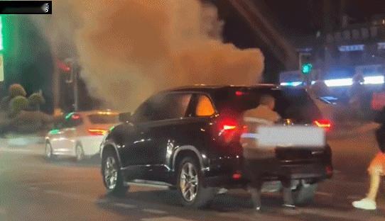 2026 年 7 月 5 日，四川成都邛崃市凤凰大道突发车辆起火事故，一辆丰田汉