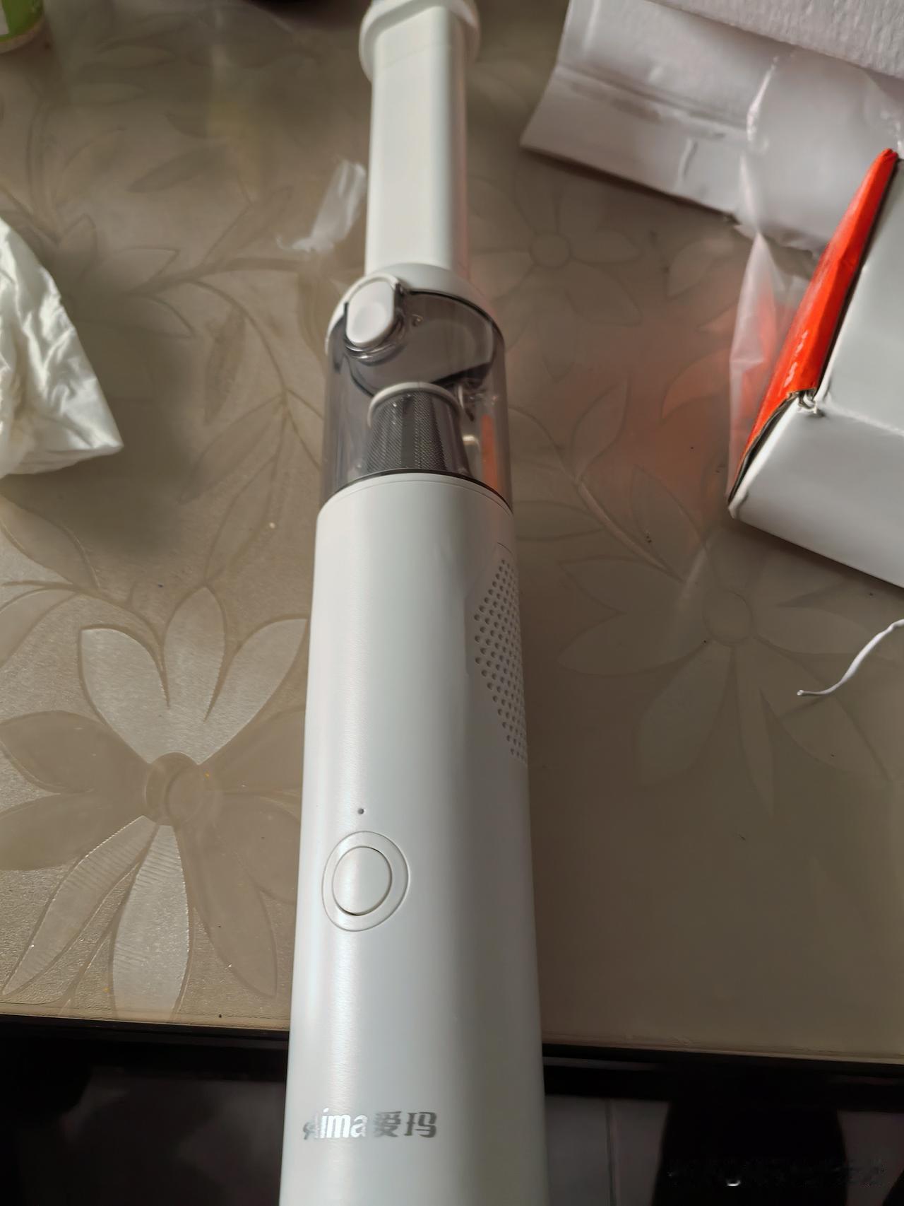 一分价钱一分货，买了一个爱玛随手吸尘器79元，拿回家我开始充电，用手机的快充，结