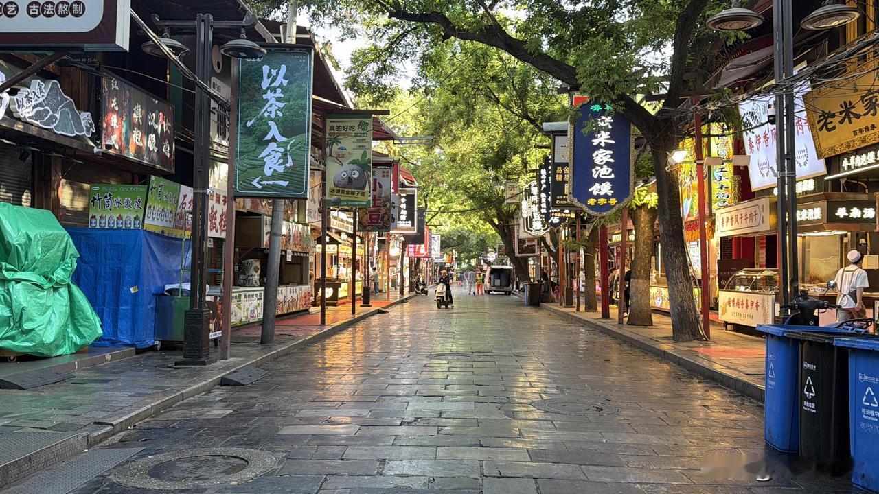 西安回民街真的值得一去吗商业气息太浓重，个人感觉不是很值得去，很多店铺确实就是普