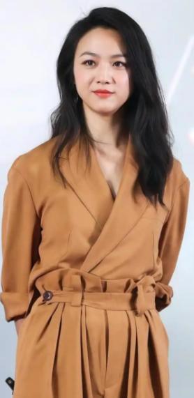 当年汤唯为接李安的《色戒》，不惜和男友分手。虽因大尺度戏份在国内遭封杀，但她没认