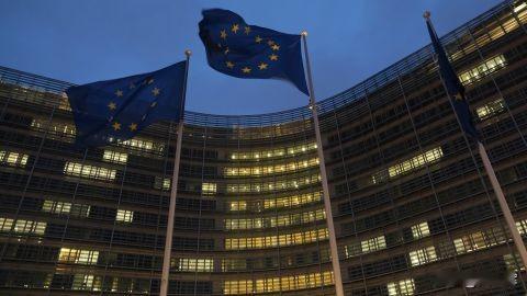 《金融时报》：欧盟或对美征收930亿欧元反制关税
 
《金融时报》报道，针对特朗