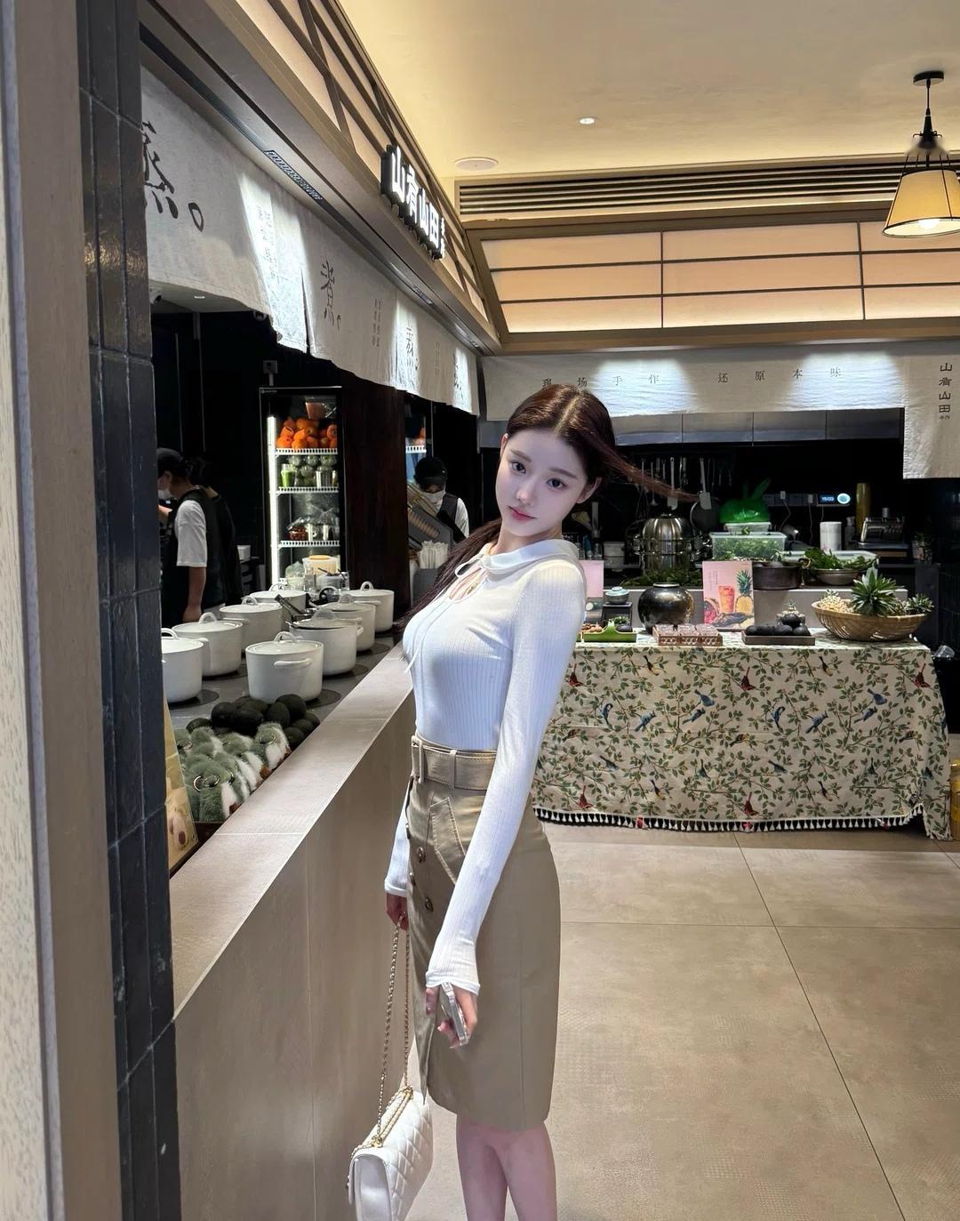 优雅餐厅探店记：美食与时尚的完美邂逅