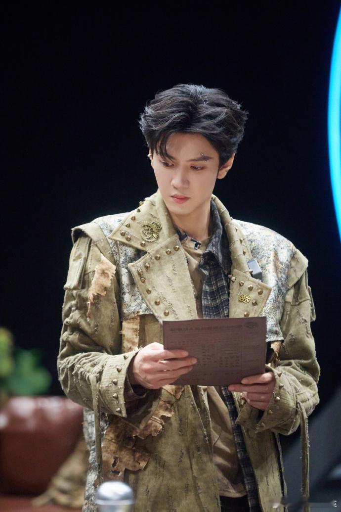 陈哲远全家的顶梁柱大侦探 . 陈哲远的郝大爸人设太绝！遇事果断家务全包，是全家的