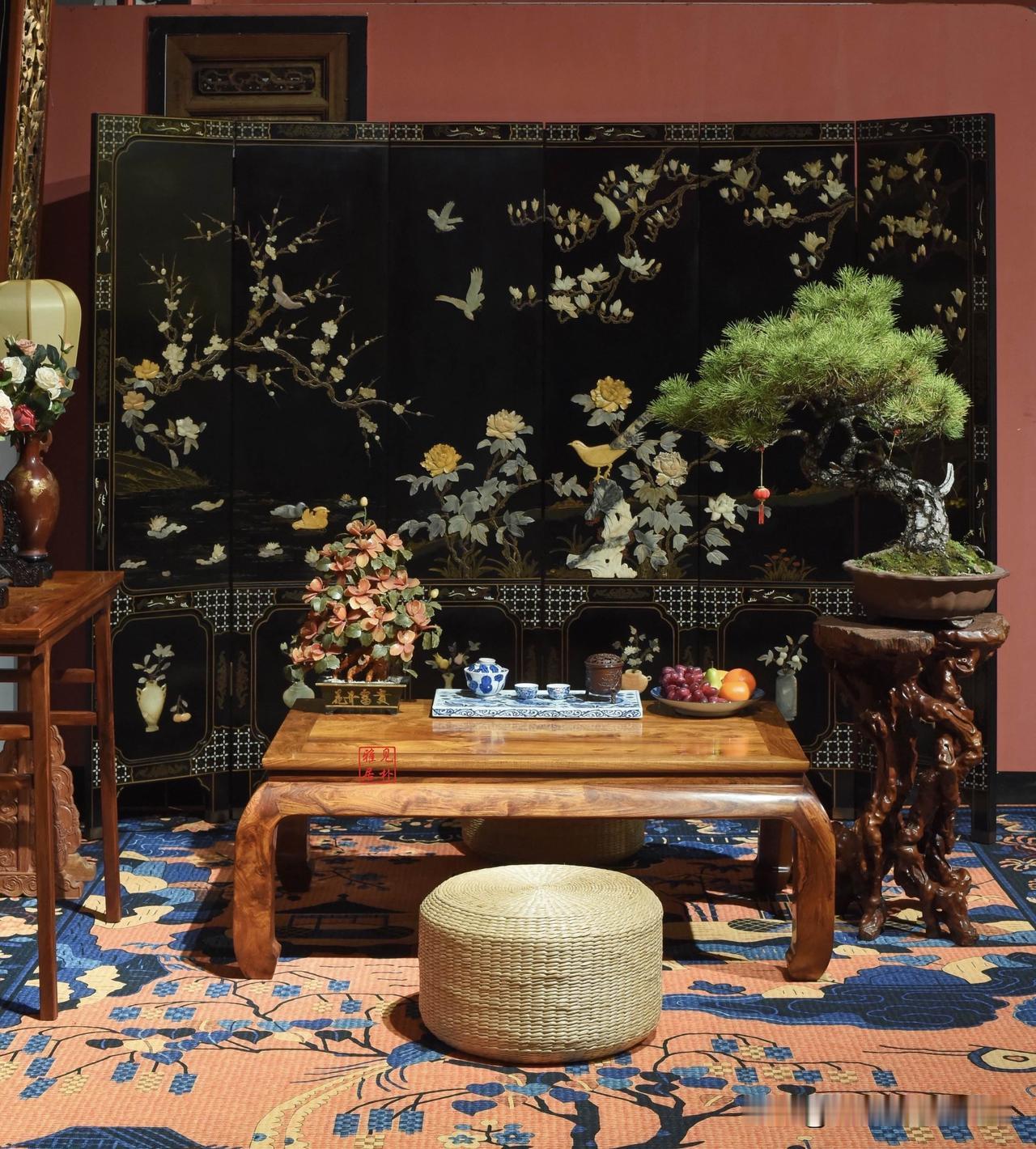 八拜之交才能进的茶室｜黄花梨满瘤疤茶几
最美的风景，是家里的这一角。黄花梨的天然