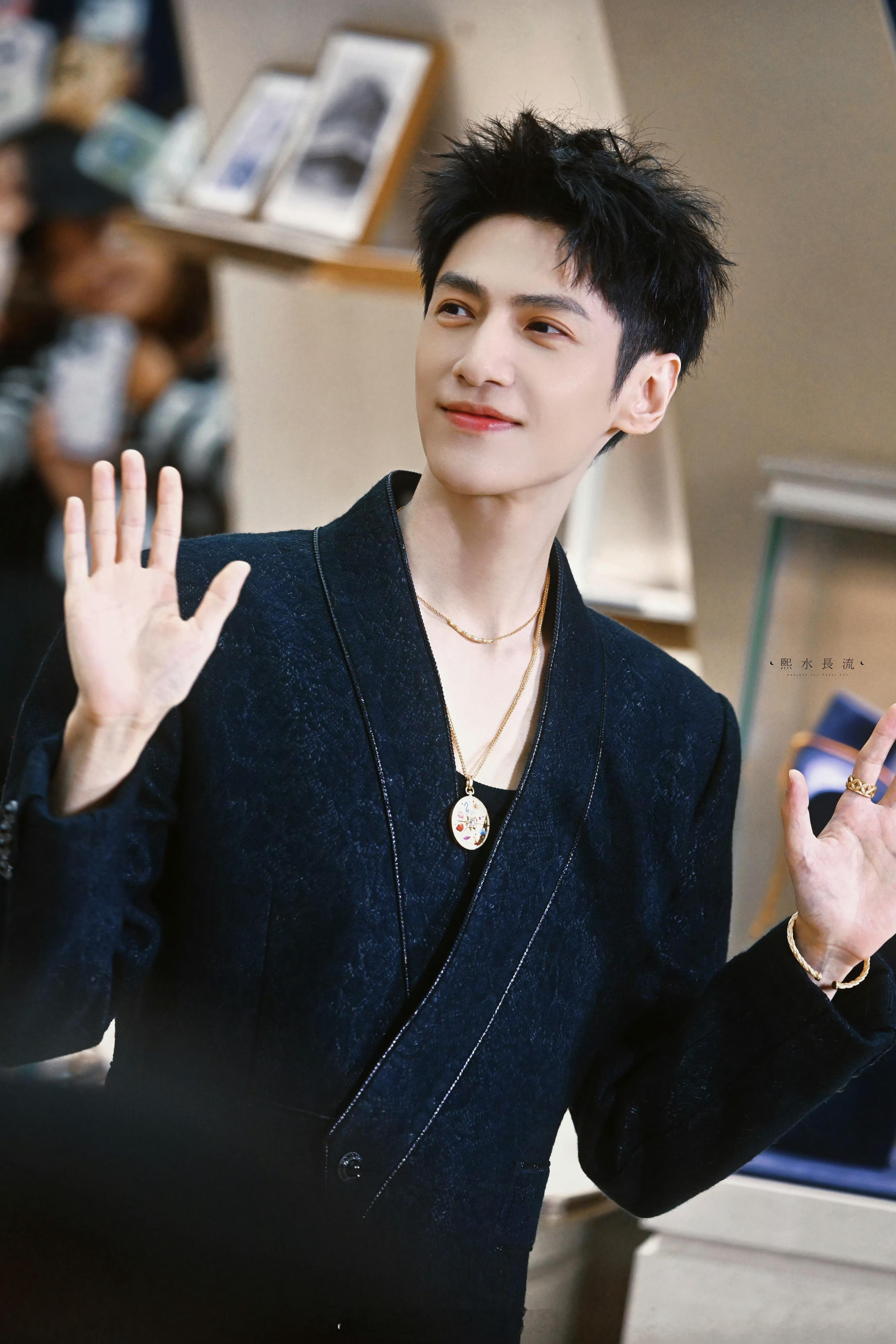 罗云熙今天完全贵公子来着，气质太好了 