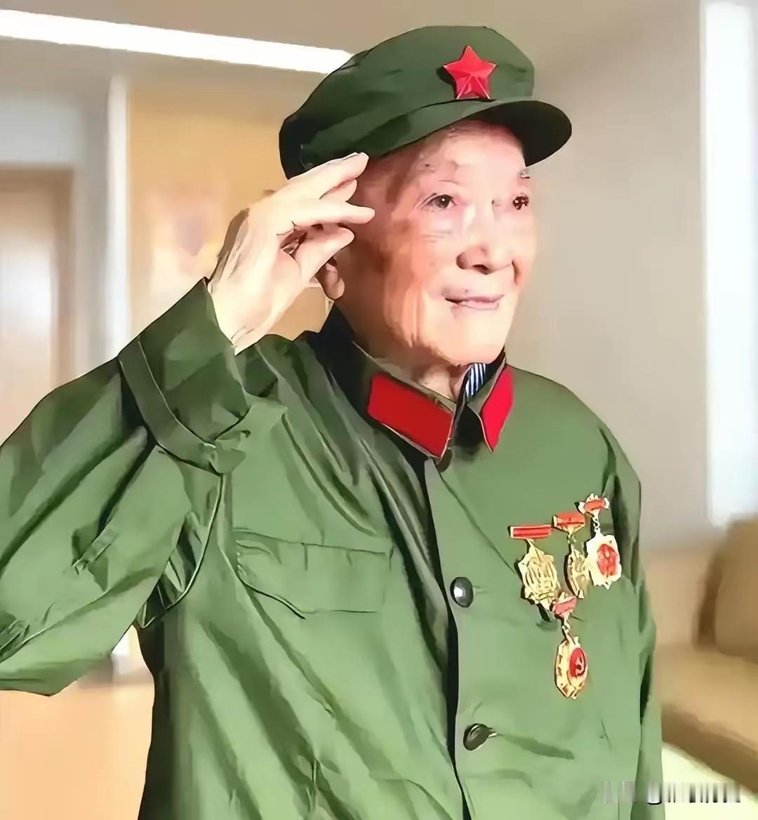 1979年，廖汉生视察部队时，突然提出要见一个人，见到对方后，他眉头微皱，这人打