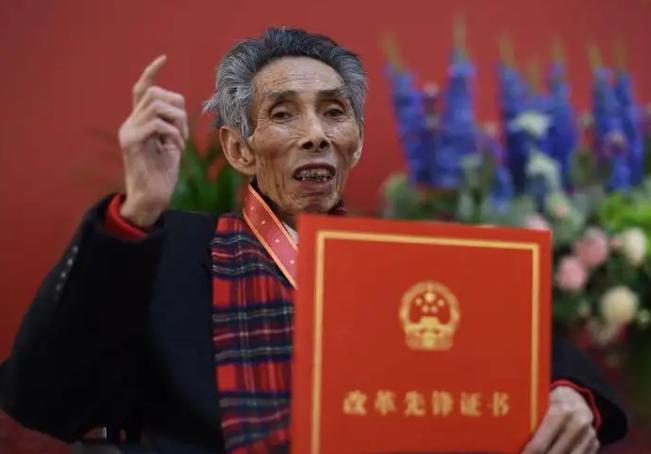 1982年，一名农妇冲到义乌县委书记面前大骂：“你是要绝我们的生路！”35年后，