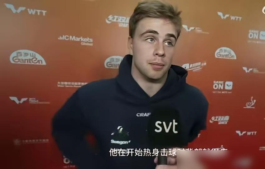 小莫说，他在比赛前40分钟就看出来，头哥可能要退赛。
因为那会儿在训练馆热身时